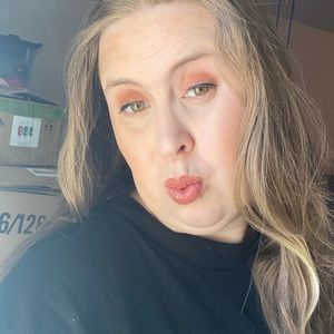 Meet your Posher, Kendra